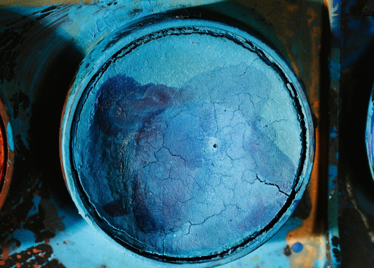 Worn suspension strut mount with cracked rubber bushing