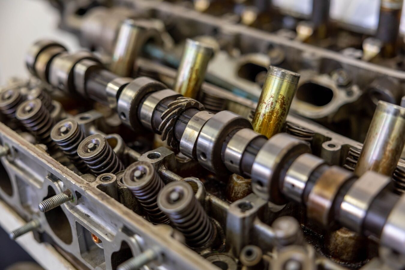comparison of inline 4-cylinder and V6 engine blocks