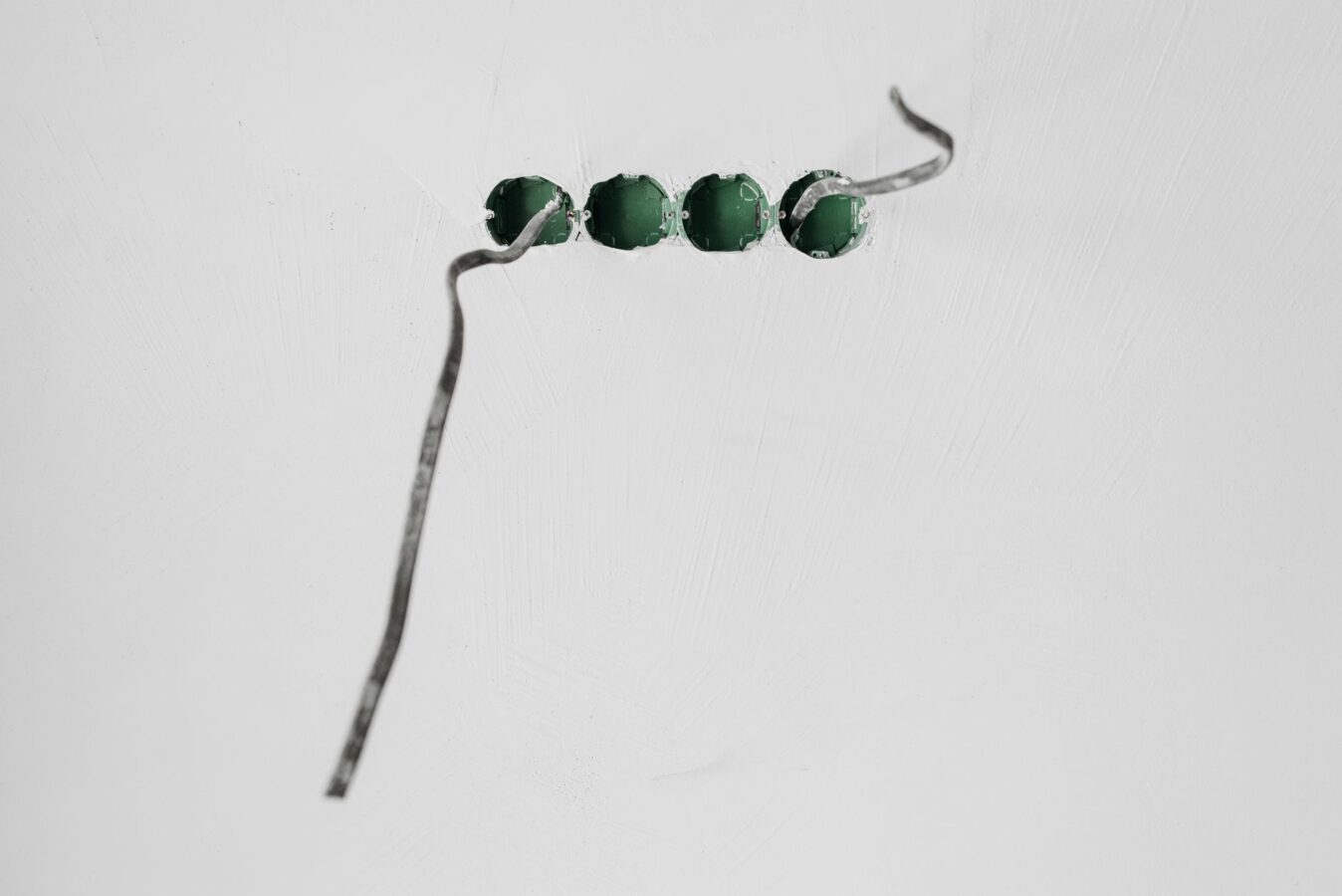 cutaway view of receiver drier showing desiccant beads and filter screens