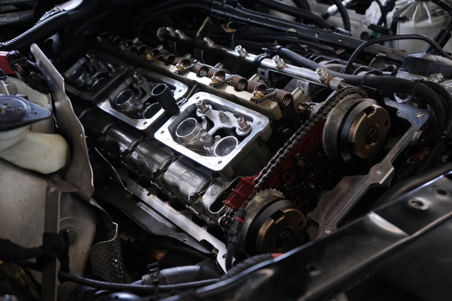 Ressorts de soupape et culasse ouverte d'un moteur de voiture