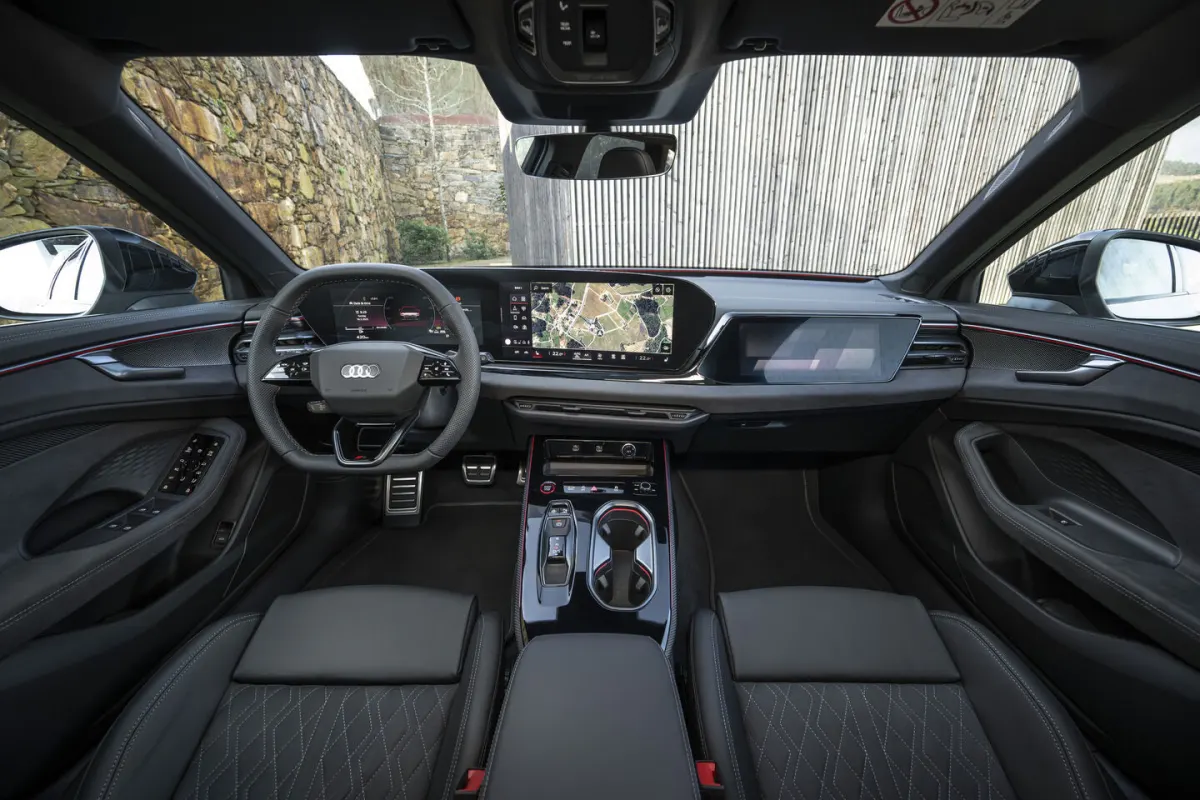 Audi A6 Avant, arrière 3/4 (bronze)