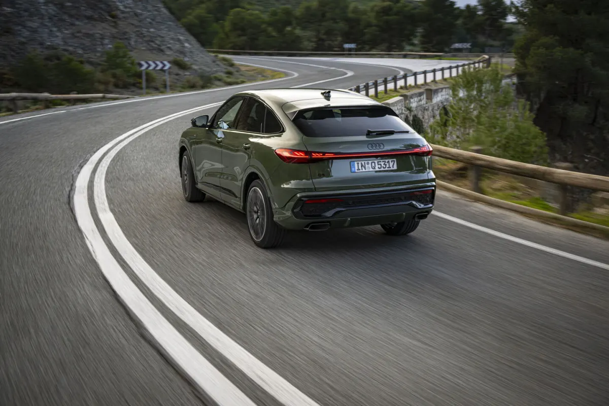 Audi Q5 Sportback, vue arrière en roulage