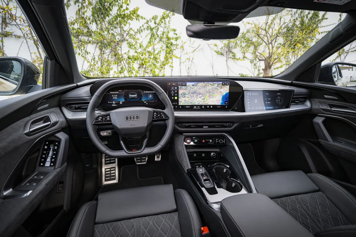 Audi Q5 3e génération, planche de bord