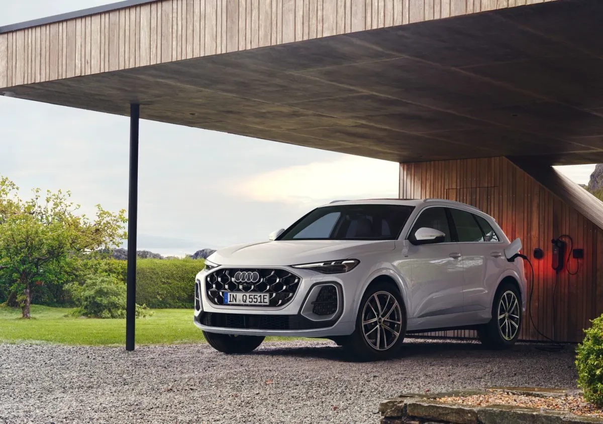 Audi Q5 e-hybrid quattro blanc, avant trois-quarts