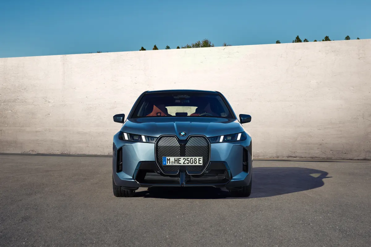 BMW iX restylée 2025, face avant