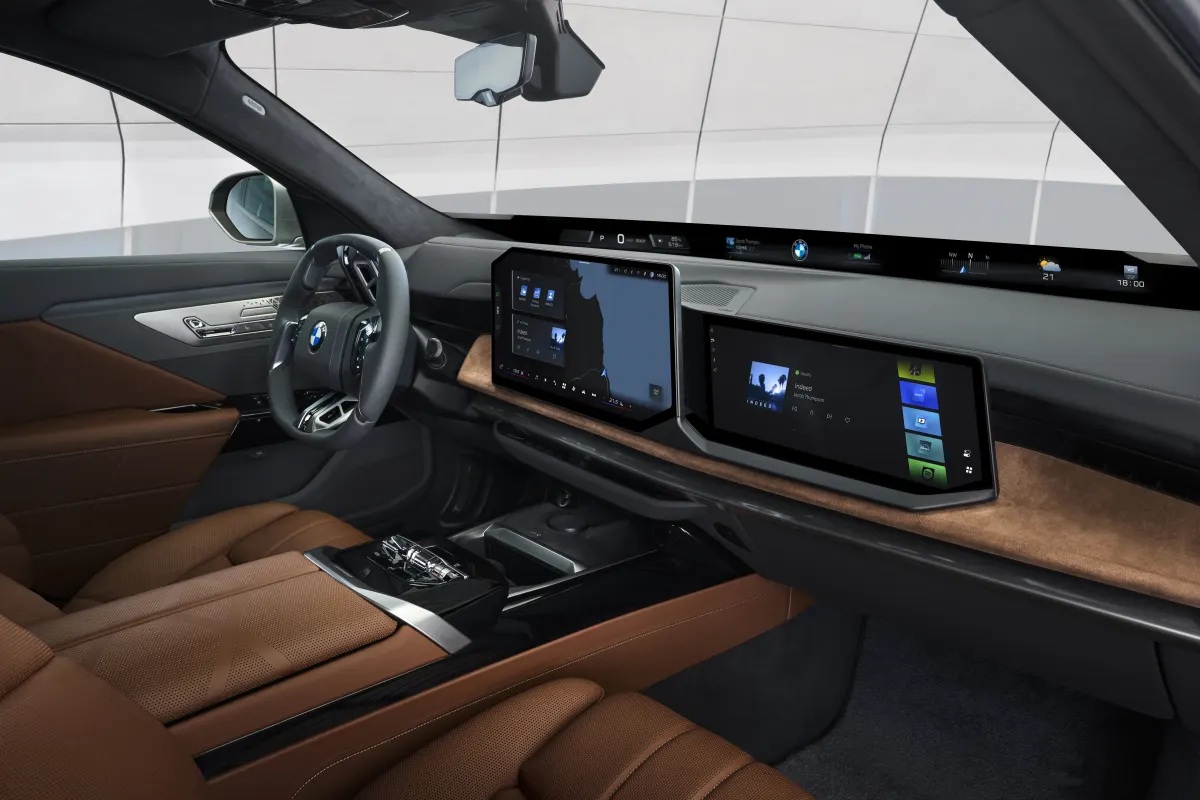 BMW i7 restylée 2026, planche de bord en cuir cognac