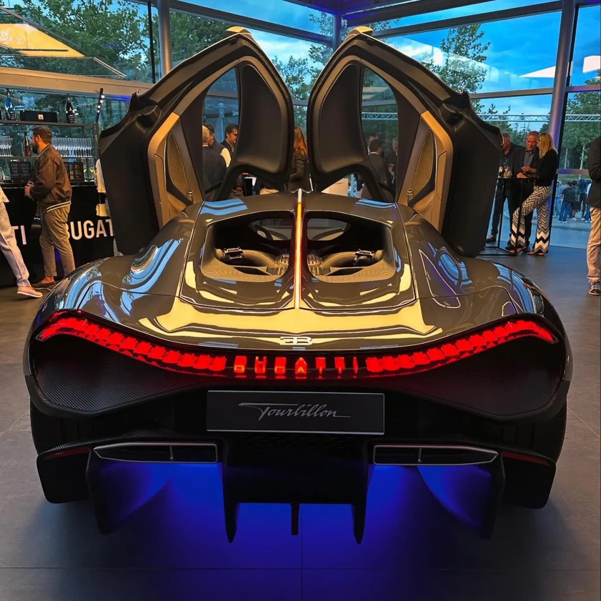 Bugatti Tourbillon, arrière, portes papillon ouvertes