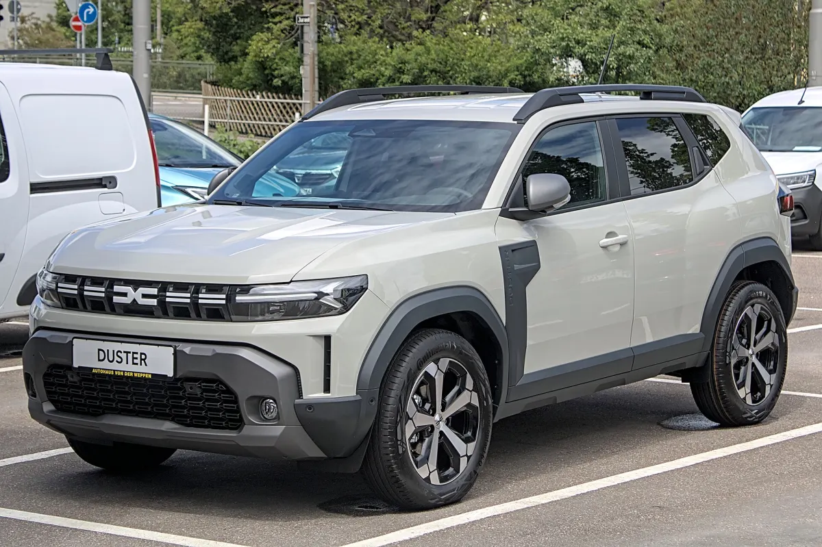 Dacia Duster (3e génération), avant 3/4, teinte beige
