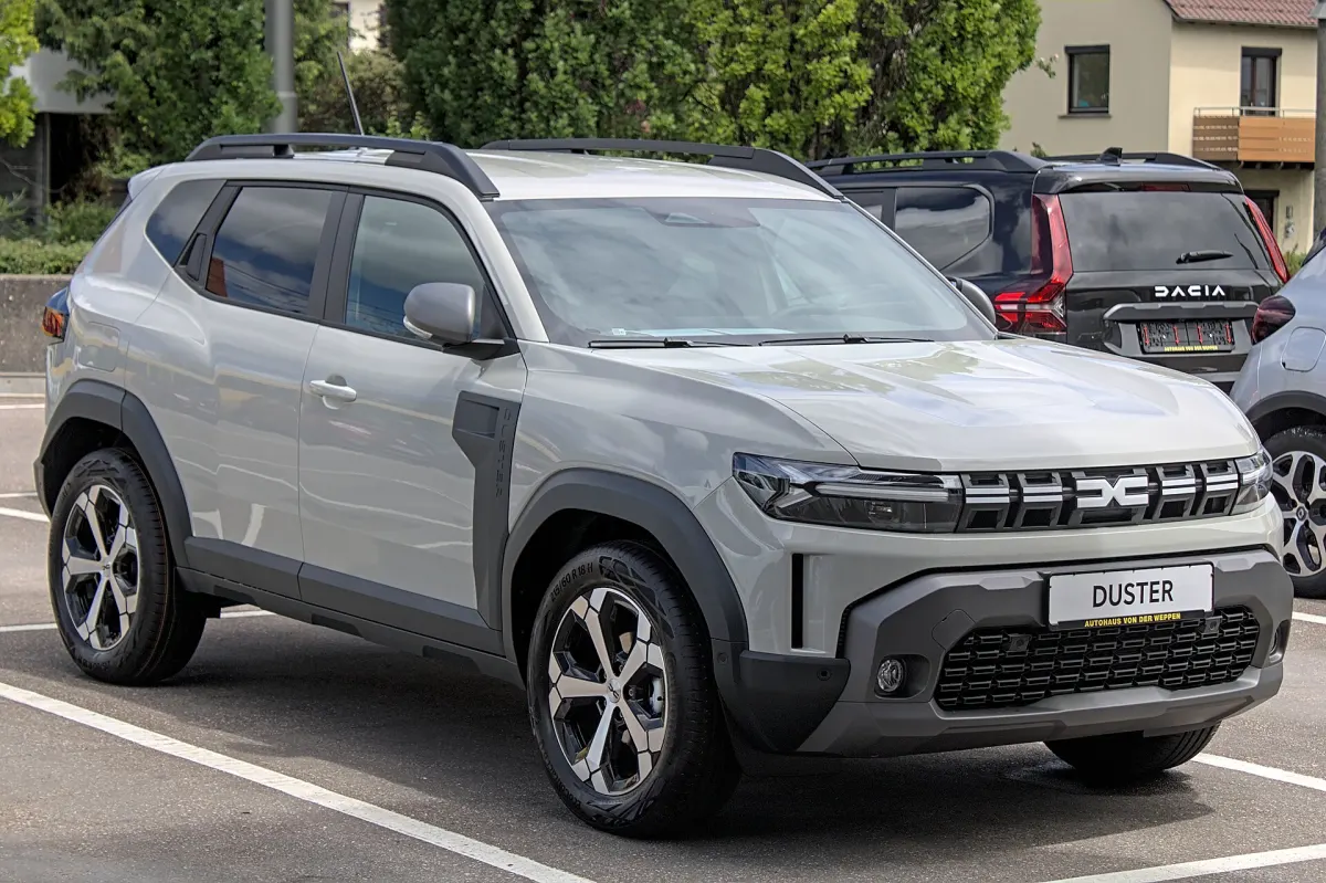 Dacia Duster (3e génération), avant 3/4, teinte grise