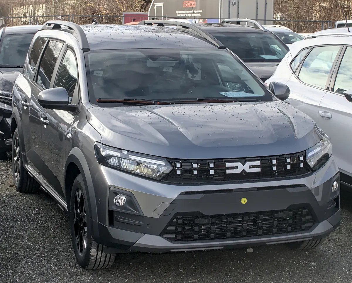 Dacia Jogger restylé, face avant et nouvelle signature lumineuse