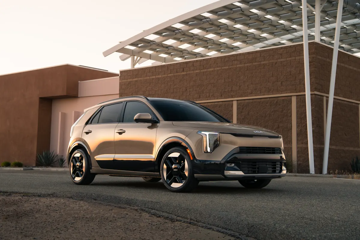 Kia Niro restylé, vue avant trois quarts