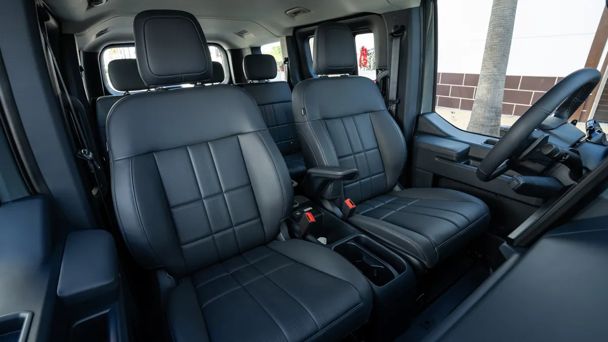 Kia PV5 Passenger, sièges avant