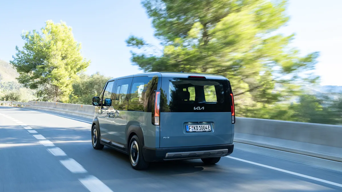 Kia PV5 Passenger, arrière en mouvement