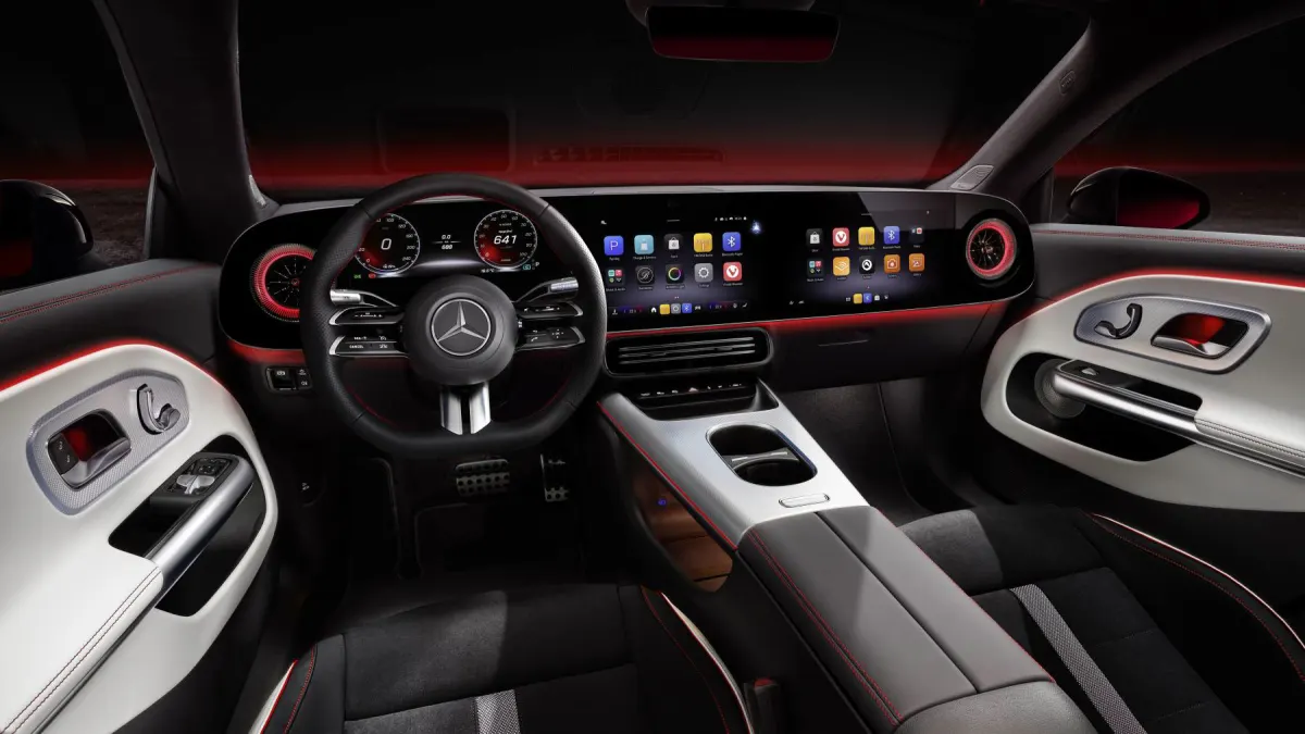 Mercedes CLA berline électrique, planche de bord et écran panoramique