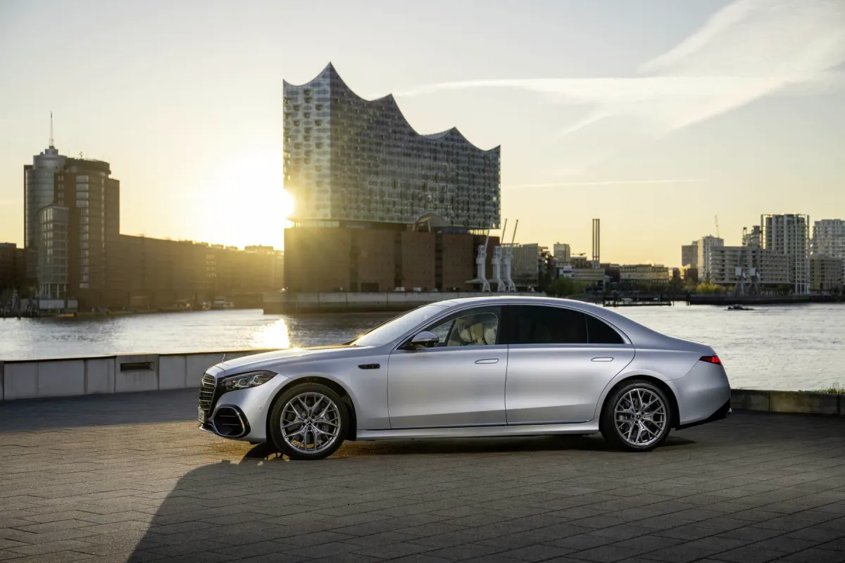 Mercedes Classe S restylée 2026, profil