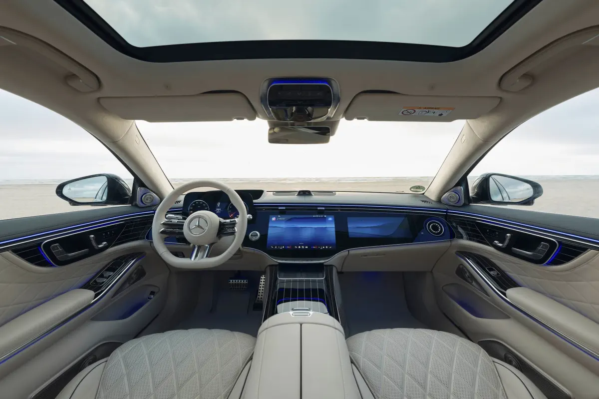 Mercedes Classe S restylée 2026, planche de bord et écrans