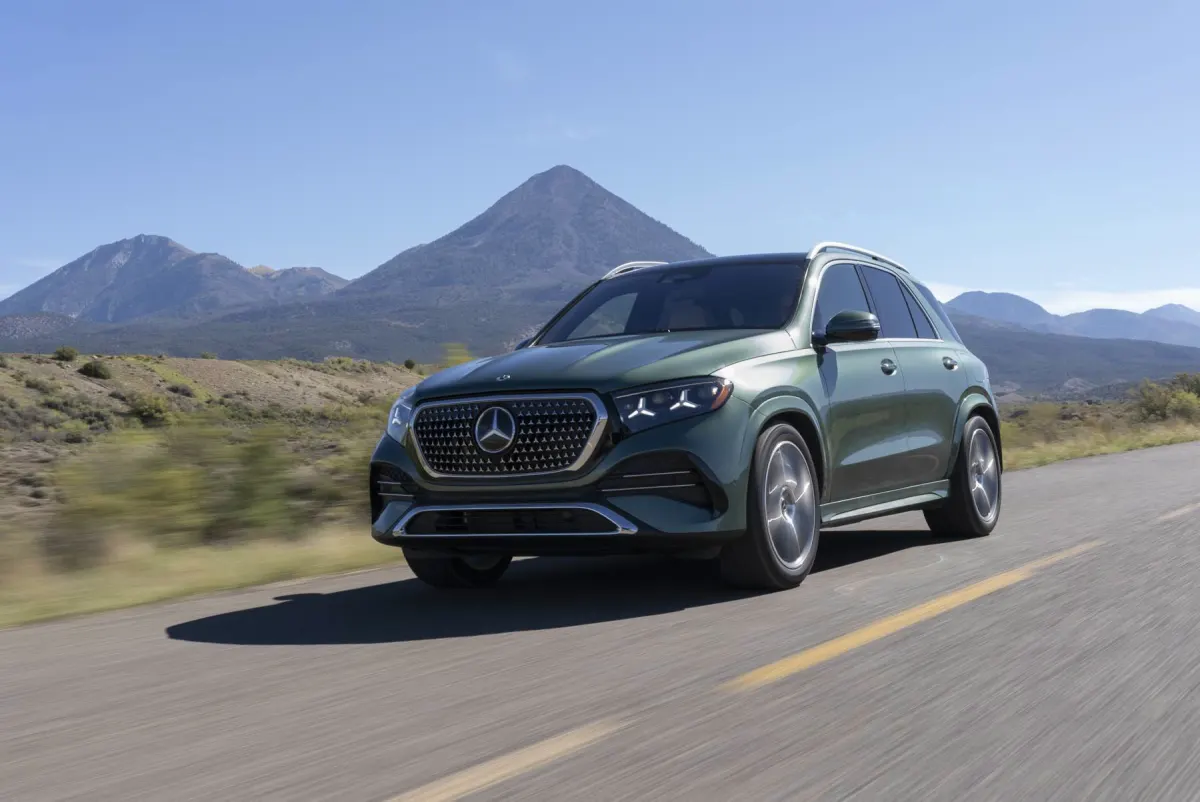 Mercedes GLE restylé 2026, en mouvement