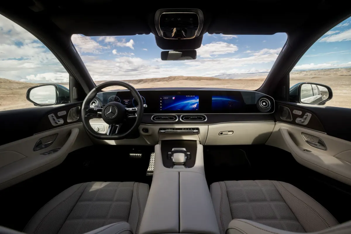 Mercedes GLE restylé 2026, planche de bord et écrans