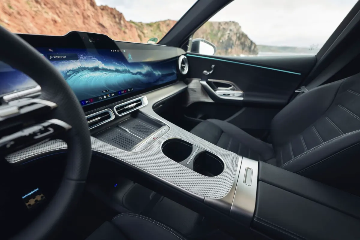 Mercedes GLC électrique, habitacle et écran panoramique