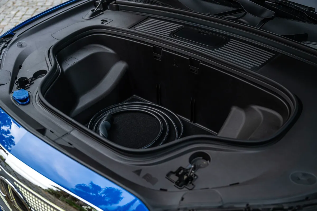 Mercedes GLC électrique, coffre avant (frunk)