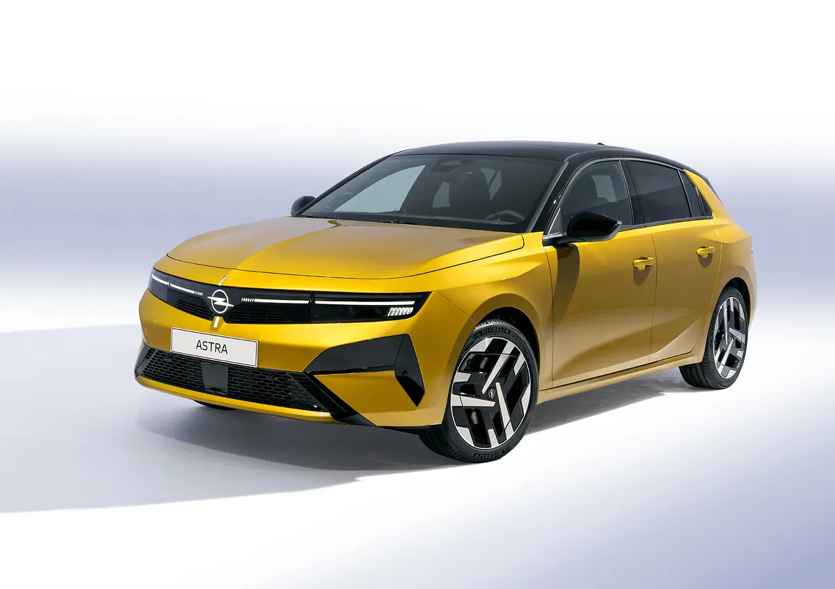 Opel Astra restylée, avant trois quarts
