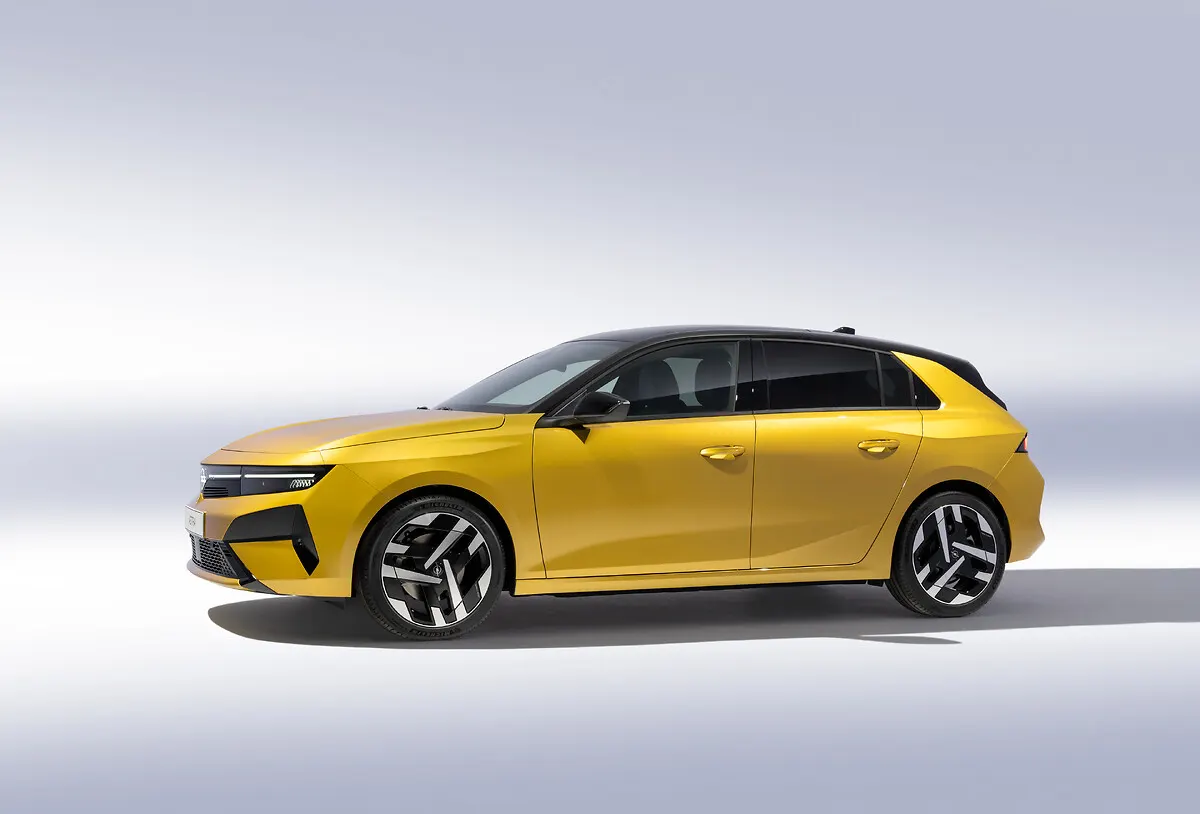 Opel Astra restylée, profil