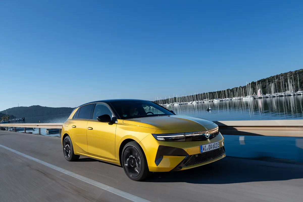 Opel Astra restylée, en mouvement