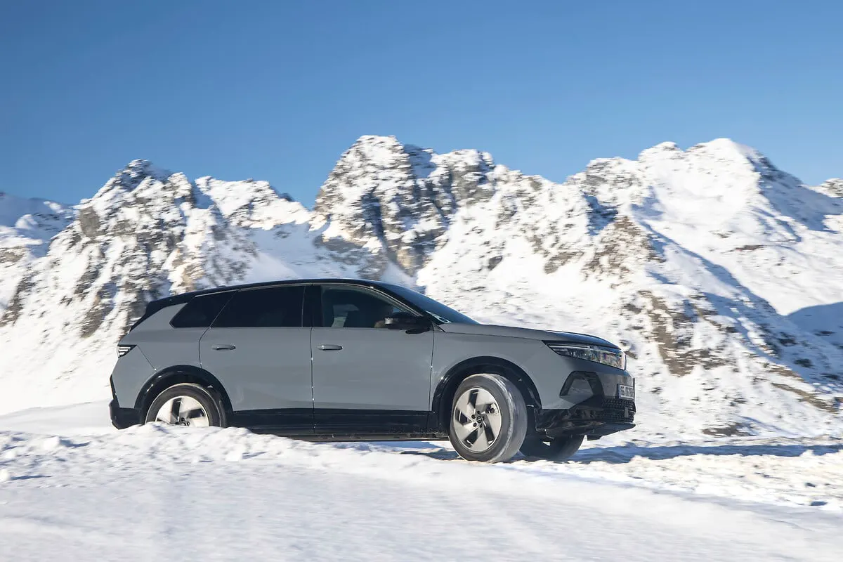 Opel Grandland Electric AWD, profil