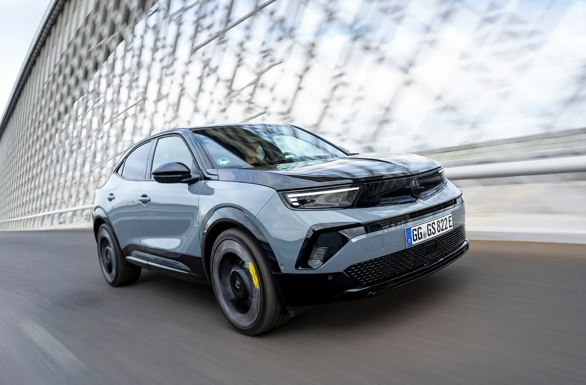 Opel Mokka GSE, avant en mouvement