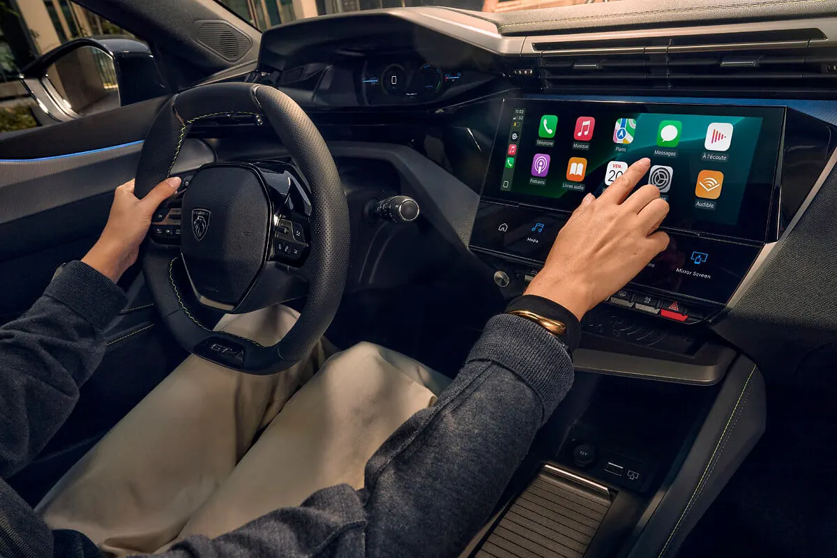 Peugeot 308 restylée, planche de bord et écran tactile