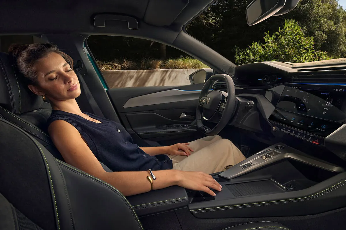 Peugeot 308 restylée, habitacle et sièges avant