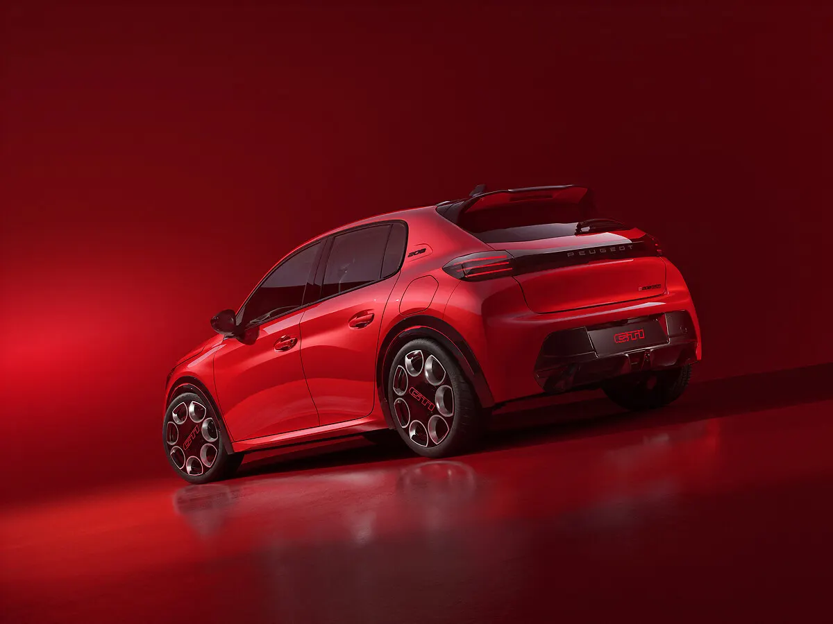 Peugeot E-208 GTi, arrière 3/4