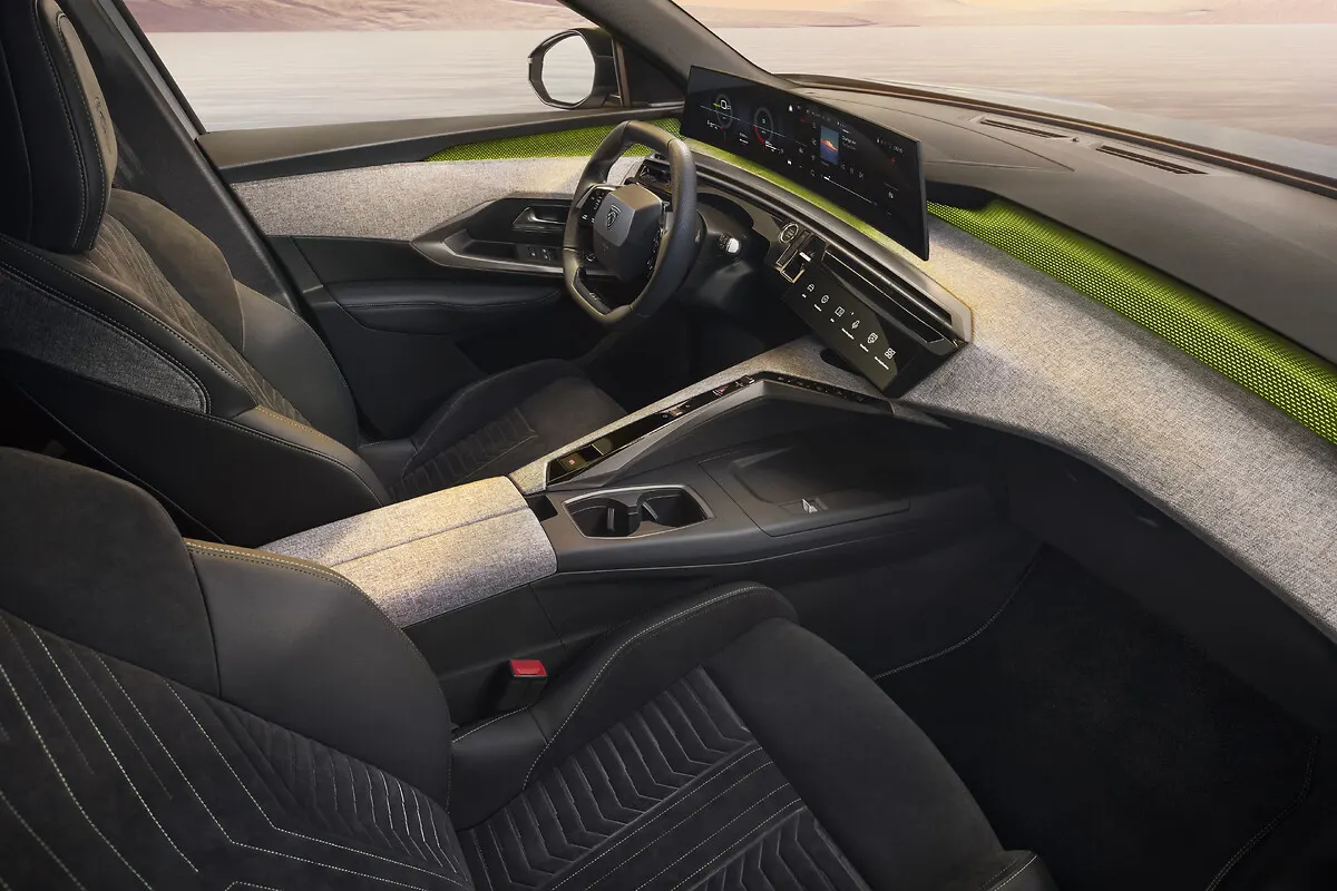 Peugeot E-5008, sièges avant et console centrale