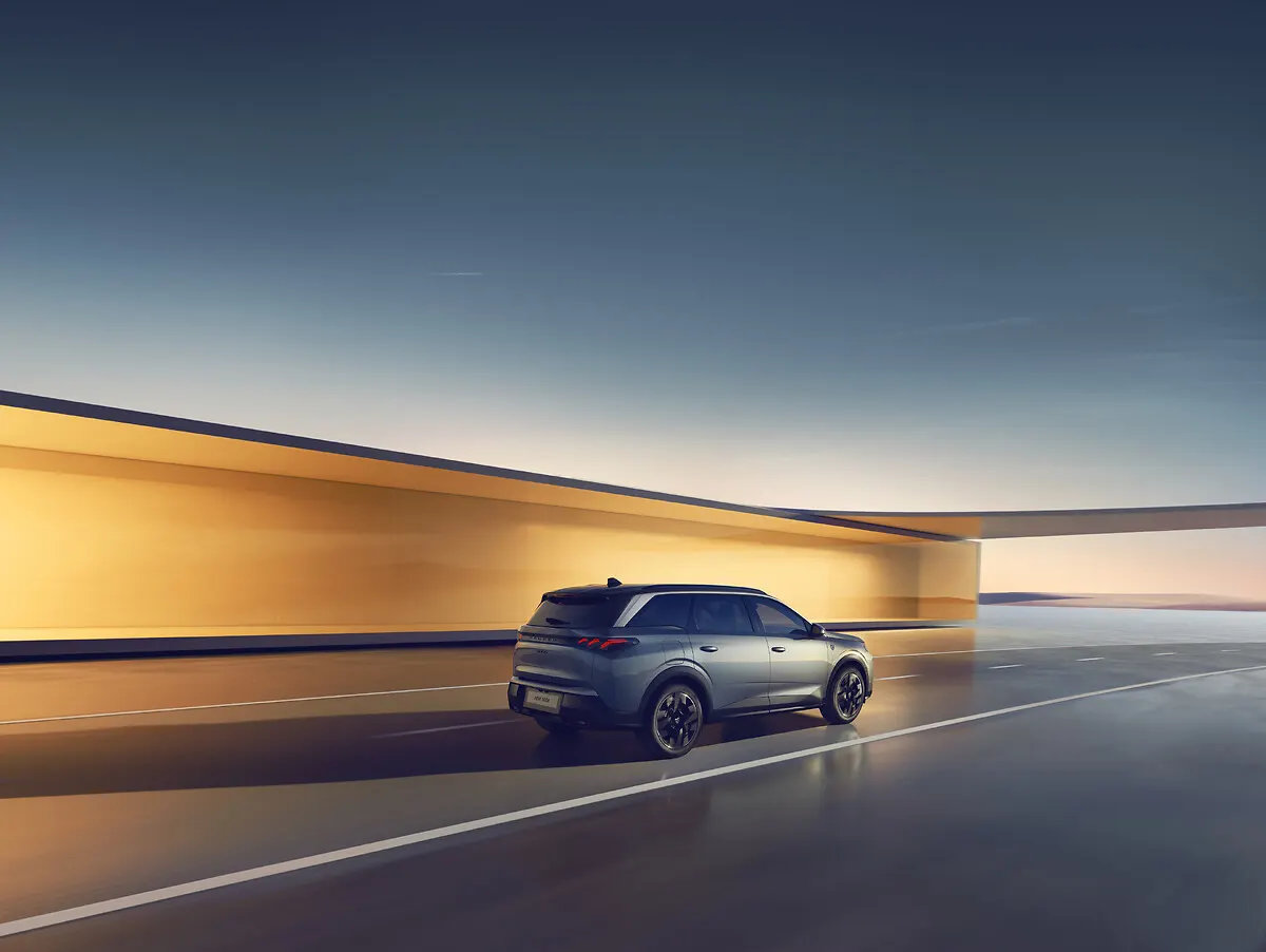 Peugeot E-5008, en mouvement