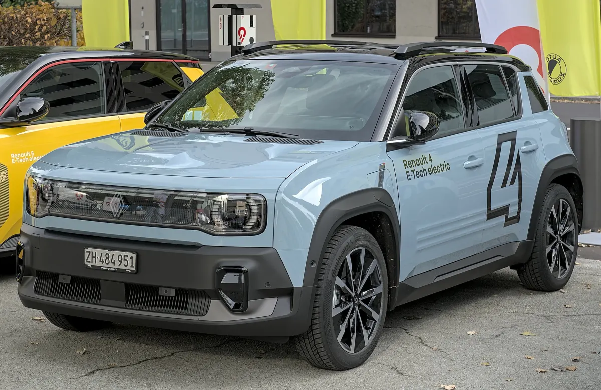 Renault 4 E-Tech electric, avant 3/4