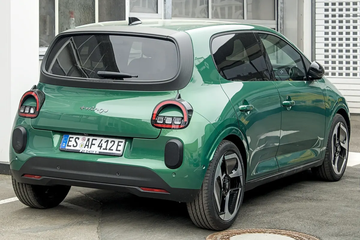 Renault Twingo E-Tech électrique, vue arrière trois quarts